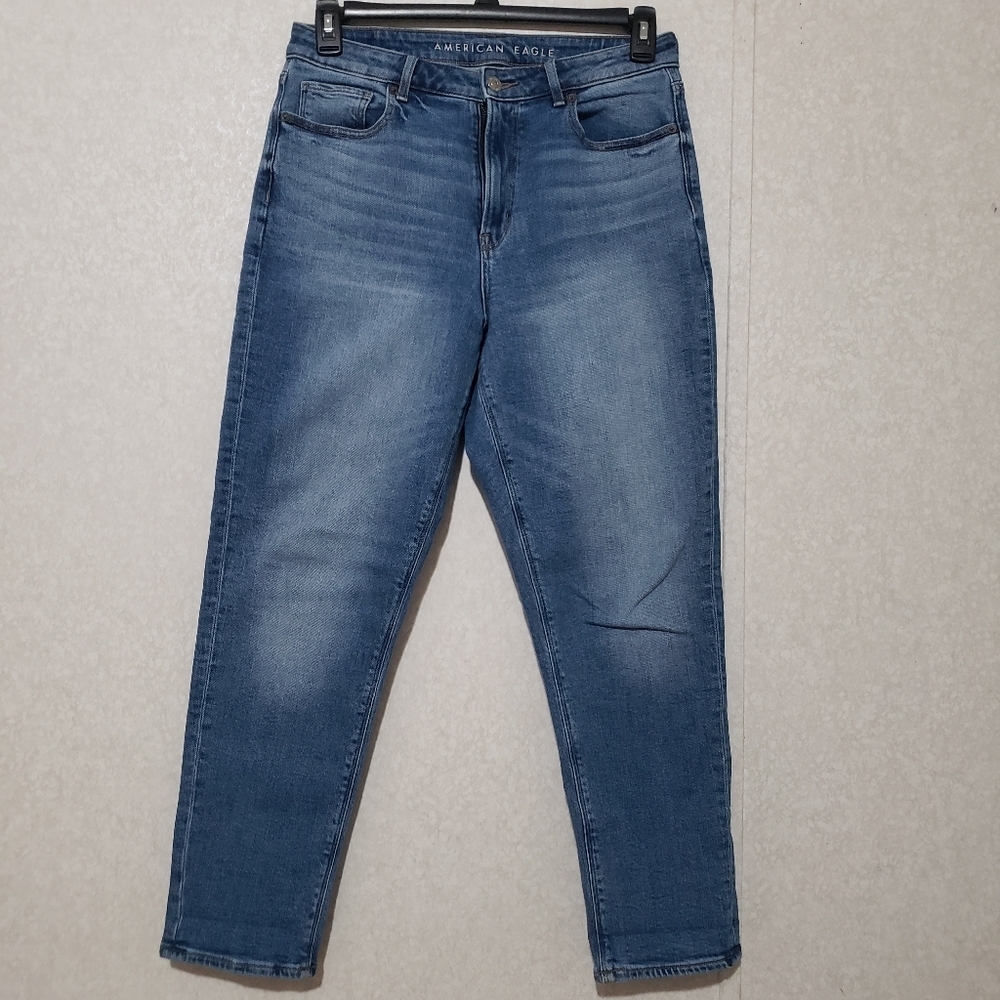 American Eagle Outfitters Women's Blue mom Jeans....size:6 regular